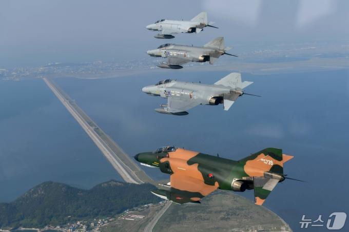 [뉴스1 PICK]55년간 조국 하늘 지킨 F-4 팬텀…임무 마치고 국민 마음 속으로
