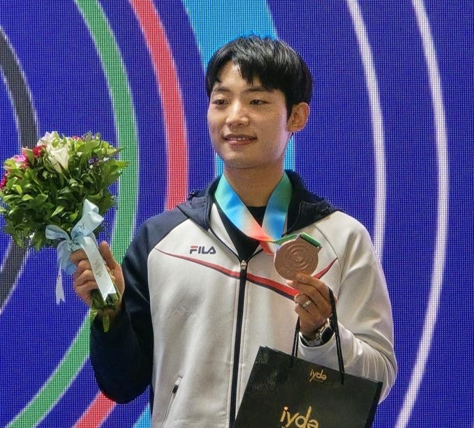 송종호(IBK기업은행)가 11일(현지시간) 열린 ISSF 사격 월드컵에서 남자 25m 속사권총 동메달을 수확한 뒤 기념 촬영을 하고 있다. (대한사격연맹 제공)