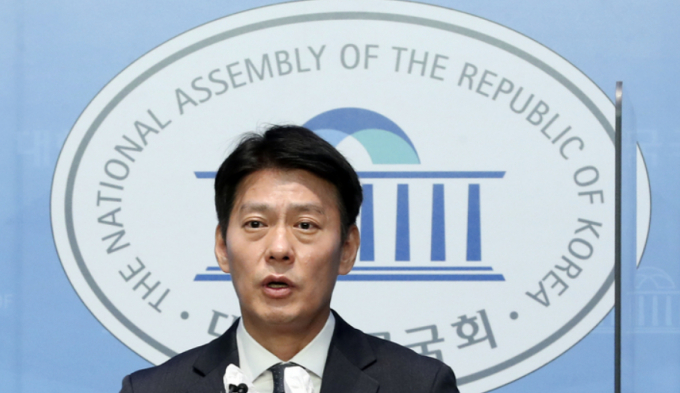 사진은 지난 3일 서울 여의도 국회에서 브리핑 하는 한민수 더불어민주당 대변인. /사진=뉴시스