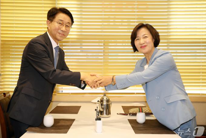 [사진] 국회의장 후보 단일화 나선 추미애·조정식