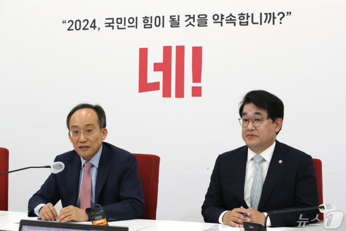 [사진] 취재진 만난 추경호·배준영