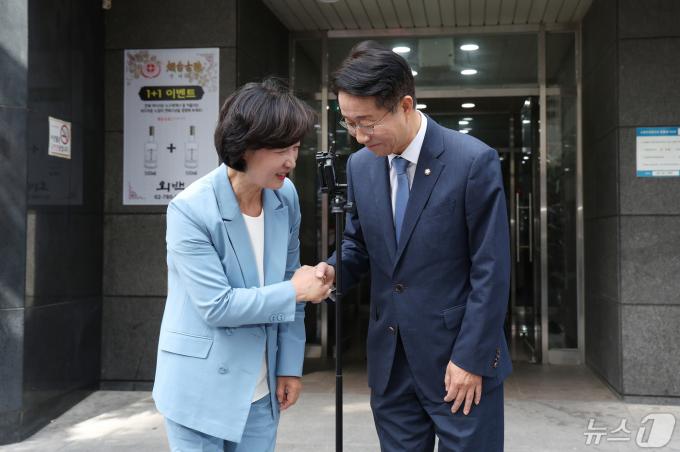 [사진] 민주 조정식, 국회의장 후보 사퇴…추미애 지지 선언