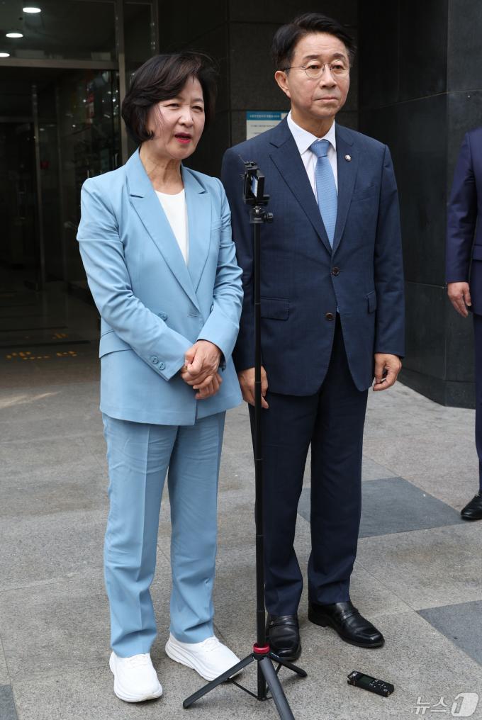 [사진] 단일화 발표하는 추미애·조정식