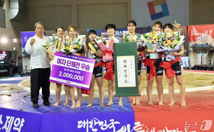 [사진] 구례군청, 유성온천장사씨름대회 '여자 단체전 우승'