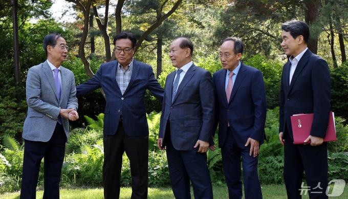 [사진] 고위 당정대, 총리 공관서 총선 이후 첫 비공개 회동
