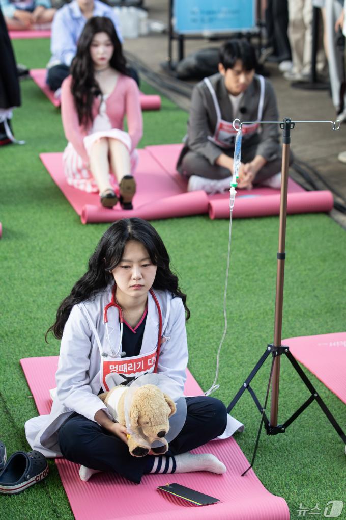 [사진] 수의사도 오늘은 '멍때리기'