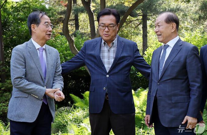 [사진] 머리 맞댄 당정대