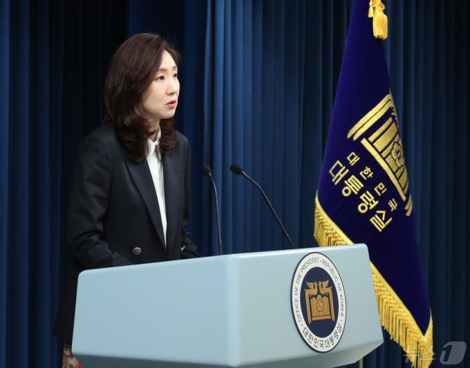 김수경 대통령실 대변인이 12일 오후 용산 대통령실에서 윤석열 정부 국정 3년차 민생정책 추진 방향 등 현안 관련 브리핑을 하고 있다. 2024.5.12/뉴스1 ⓒ News1 안은나 기자