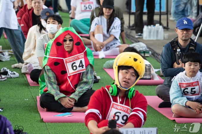 [사진] 수박도 멍때리기