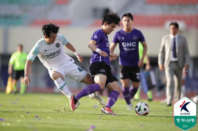 FC안양이 김포FC와 0-0으로 비기며 K리그2 선두를 유지했다.(한국프로축구연맹 제공)