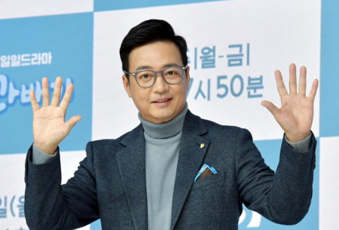 배우 윤다훈이 시트콤 '세친구' 당시 미혼부를 고백한 일화를 떠올렸다. 사진은 지난 2021년12월 온라인으로 진행된 KBS 2TV 새 일일극 '사랑의 꽈배기' 제작발표회에 참석한 배우 윤다훈. /사진=KBS 제공