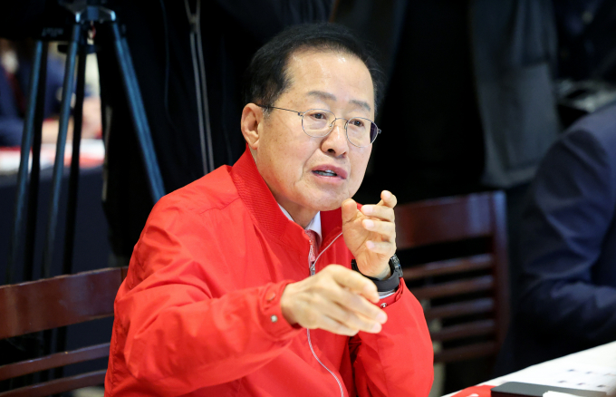 홍준표 대구시장이 추미애 더불어민주당 당선인(경기 하남갑)의 국회의장 선거 출마에 대해 "할 만 하다"라고 전했다. 사진은 홍 시장이 지난 10일 대구 수성구 만촌동 인터불고호텔에서 열린 ‘제22대 국회의원 당선인과의 간담회’에서 인사말을 전하는 모습. /사진=뉴시스