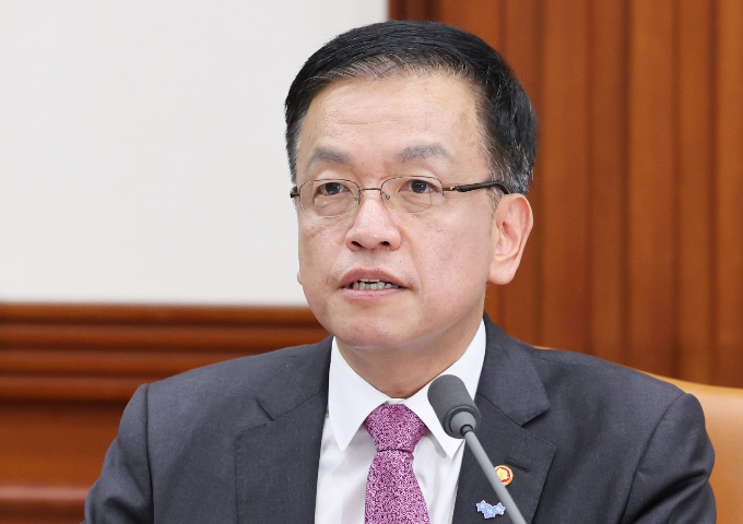 최상목 경제부총리 겸 기획재정부 장관이 13일 서울 종로구 정부서울청사에서 열린 비상경제장관회의에서 모두발언을 하고 있다./사진=뉴스1