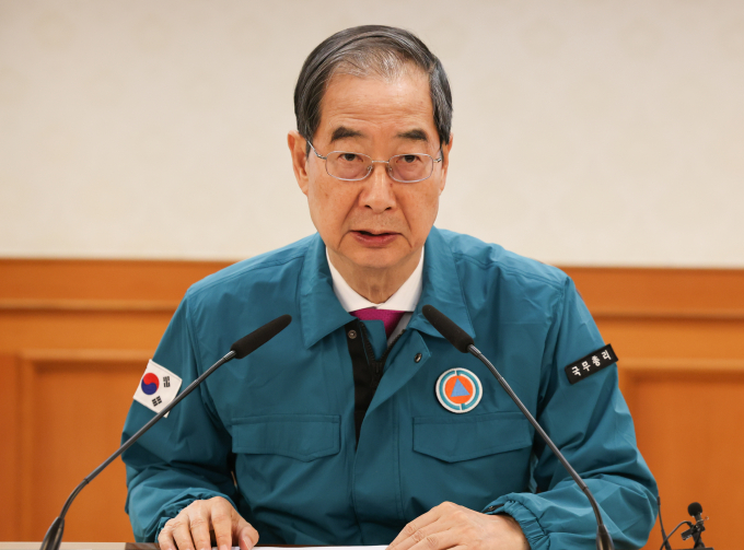 한덕수 국무총리가 의료계가 여론전을 통해 재판부를 압박하고 있다고 지적했다. 사진은 한 총리가 13일 서울 종로구 정부서울청사에서 열린 의사집단행동 중앙재난안전대책본부 회의에서 모두발언하는 모습. /사진=뉴스1