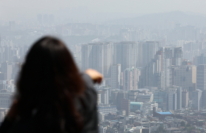 서울 남산에서 바라본 아파트 밀집 지역의 모습./사진=뉴시스
