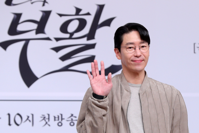 배우 엄기준이 12월 품절남 대열에 합류한다. 사진은 지난 3월 서울 양천구 목동 SBS에서 열린 SBS 새 금토드라마 '7인의 부활' 제작발표회에 참석한 배우 엄기준. /사진=뉴시스 