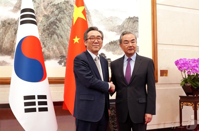[사진] 조태열 장관, 왕이 부장과 한중 외교장관회담