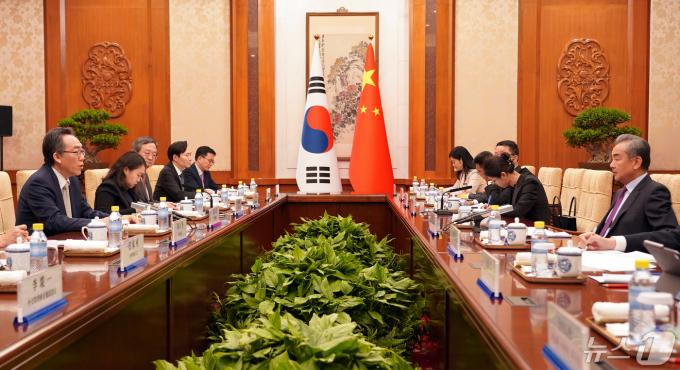 [사진] 조태열 장관, 왕이 중국 외교부장과 회담