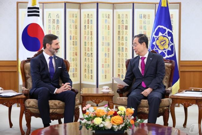 [사진] 슬로바키아 외교장관 접견하는 한덕수 총리