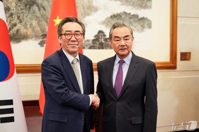 [사진] 조태열 장관, 왕이 부장과 한중 외교장관회담