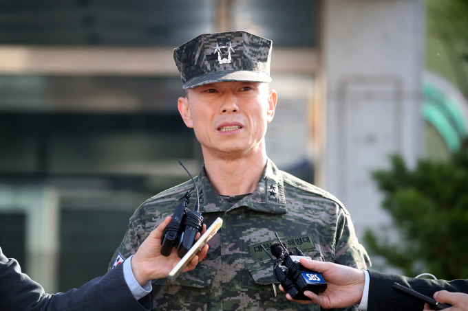 '해병대 채 상병 순직 사건' 관련 조사를 위해 출석한 임성근 전 해병대 1사단장이 22시간이 넘는 조사를 마쳤다. 사진은 14일 오전 경북 경산시 경북경찰청 형사기동대에서 조사를 마치고 나오며 입장을 밝히고 있는  임성근 전 해병대 1사단장. /사진= 뉴스1   
