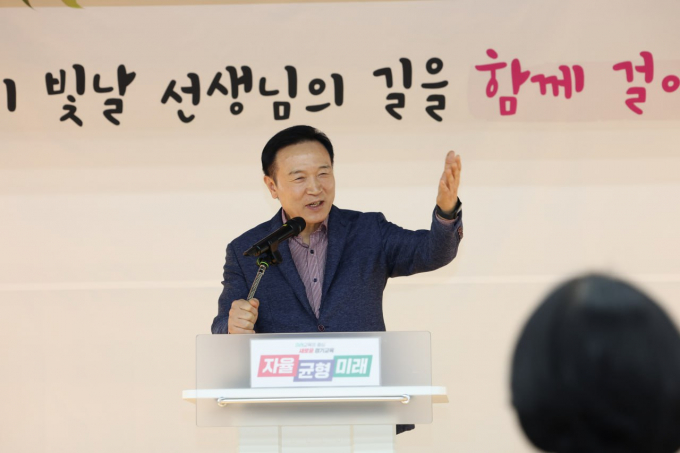  임태희 경기도교육감이 14일 남부청사에서 진행된 '제43회 스승의 날 정부포상 및 표창장 전수식'에서 인사말을 하고 있다. / 사진제공=경기도교육청