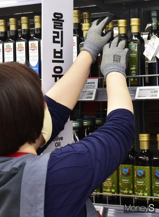 [머니S포토] 전세계 이상기후 현상에 치솟는 '올리브유' 가격