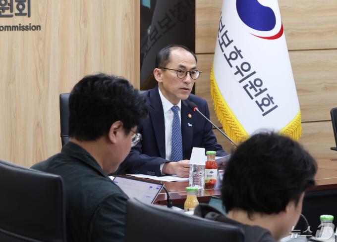 고학수 개인정보보호위원회 위원장이 14일 서울 종로구 정부서울청사에서 열린 출입기자단 대상 정례브리핑에서 인사말을 하고 있다. 2024.5.14/뉴스1 ⓒ News1 허경 기자