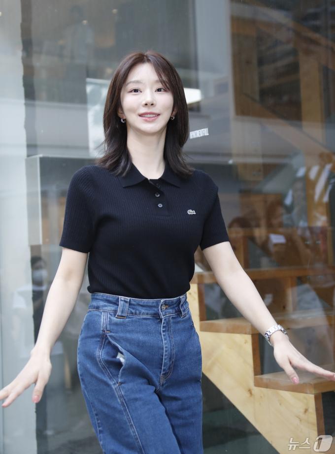 [사진] 이주빈, 성수동 온 건우 엄마