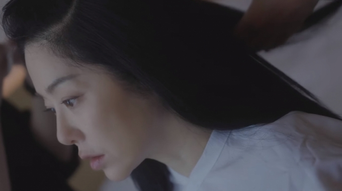 배우 고현정이 자신의 유튜브에서 세안 루틴을 공개했다. /사진=유튜브 캡처