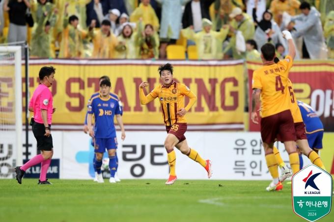 광주FC가 울산 HD를 홈에서 2-1로 눌렀다 (한국프로축구연맹 제공)
