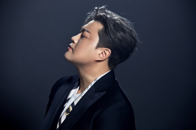 가수 김호중(33)이 뺑소니 혐의로 경찰에 입건된 가운데 '월드 유니온 오케스트라 슈퍼 클래식: 김호중 & 프리마돈나' 공연에 예정대로 참여하겠다는 의지를 전하자, 주최사인 KBS 측은 김호중을 대체할 출연자를 섭외할 것을 주관사에 요청했다고 밝혔다. /사진=생각엔터테인먼트 제공