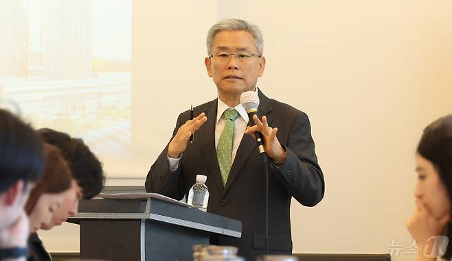 김동철 한전 사장이 16일 출입기자단과의 간담회에서 모두발언을 하고 있다. / 사진=한전 