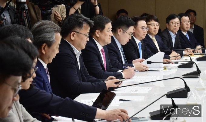 [머니S포토] 재생에너지 '정부 주도' 보급 관련 경청하는 제조·개발 기업