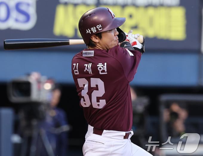 [사진] 선취점 내는 김재현