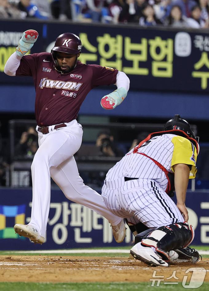 [사진] 도슨, 빠른 발로 득점에 성공