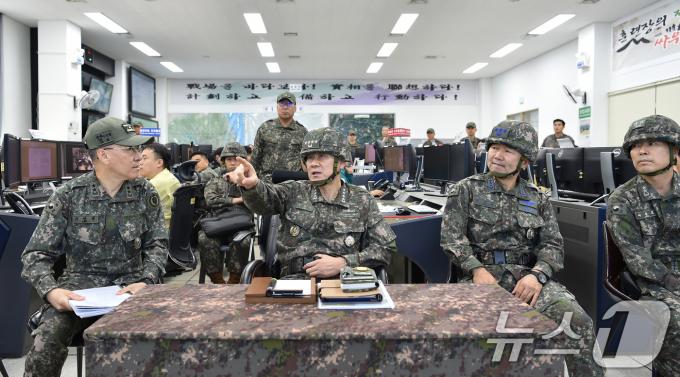 [사진] 과학화전투훈련단 찾은 김명수 합참의장