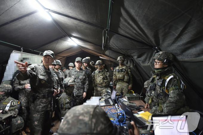 [사진] 김명수 합참의장, 한미 연합 과학화전투훈련 점검