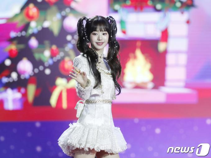 아이브 장원영이 지난해 12월 25일 오후 인천 중구 인스파이어 아레나에서 열린 '2023 SBS 가요대전' 레드카펫 행사에 참석하고 있다. 2023.12.25/뉴스1 ⓒ News1 권현진 기자