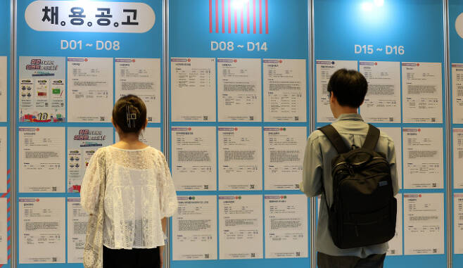 4월 취업자 수가 전년동월대비 26만1000명 증가했다. / 사진=뉴시스 