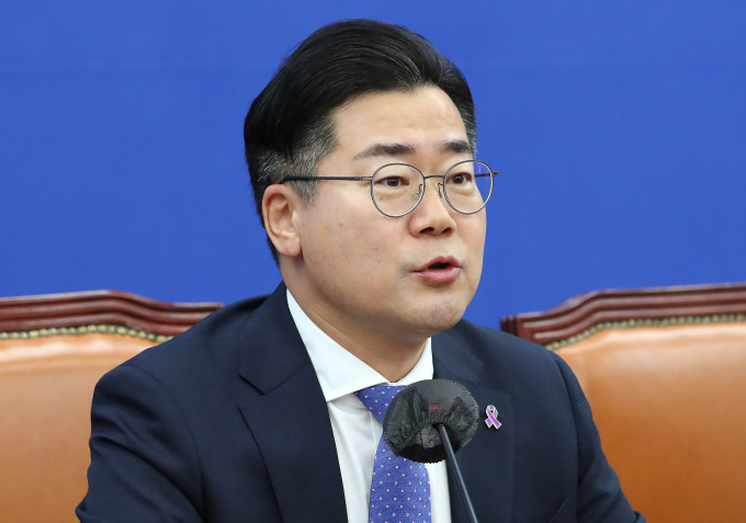 박찬대 더불어민주당 원내대표가 김건희 여사의 공개 활동 재개를 비판했다. 사진은 박 원내대표가 지난 16일 서울 여의도 국회에서 열린 정책조정회의에서 발언하는 모습. /사진=뉴스1