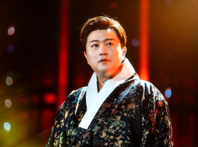  가수 김호중(33)이 뺑소니 및 운전자 바꿔치기, 블랙박스 증거 인멸, 경찰 수사 방해 등 각종 정황이 속속 드러나며 비판 여론이 커진 가운데, 김호중의 온라인 팬카페에선 “살다보면 그럴 수 있다”는 식의 응원글이 잇따르고 있다. /사진=김호중 인스타그램