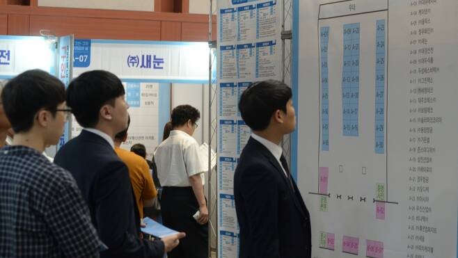 지난달 취업자 수가 전년동월대비 26만1000명 늘었다. / 사진=뉴시스