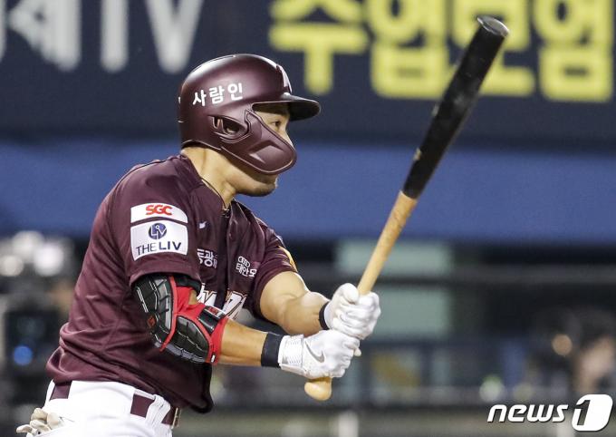 타격하는 키움 히어로즈 이용규. 2023.8.13/뉴스1 ⓒ News1 김도우 기자