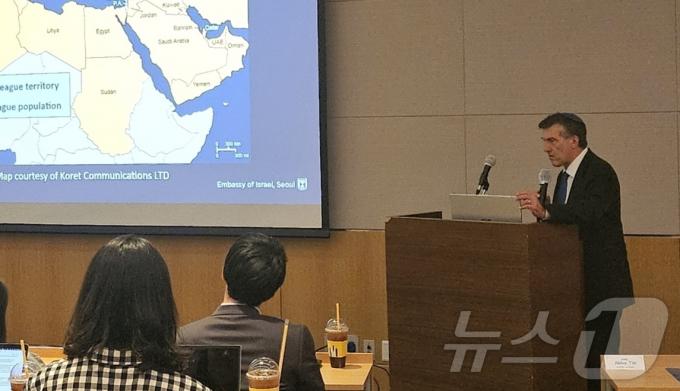 아키바 토르 주한 이스라엘 대사가 17일 서울 여의도 한국경제인연합회(한경협) 회관에서 열린 한미동맹 재단 주최 '한국대학생평화안보연구회(U-SPECK) 강연회'에서 강연을 하고 있다.2024.05.17/뉴스1ⓒNews1 노민호 기자
