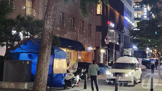 17일 오후 9시 서울 강남구 청담동의 한 유흥주점 입구 2024.05.17 ⓒ 뉴스1 김예원 기자