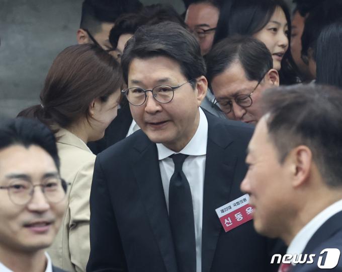 신동욱 국민의힘 당선인이 지난 4월 16일 서울 여의도 국회에서 열린 제22대 국회 국민의힘·국민의미래 당선자총회에 참석 하고 있다. 2024.4.16/뉴스1 ⓒ News1 송원영 기자
