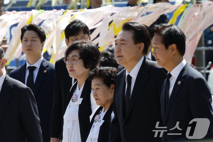[사진] 제44주년 5·18민주화운동 기념식 참석하는 윤 대통령