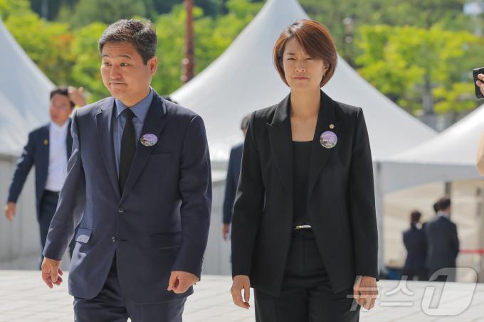 [사진] 5.18 기념식 참석하는 고민정 최고위원·김영배 의원