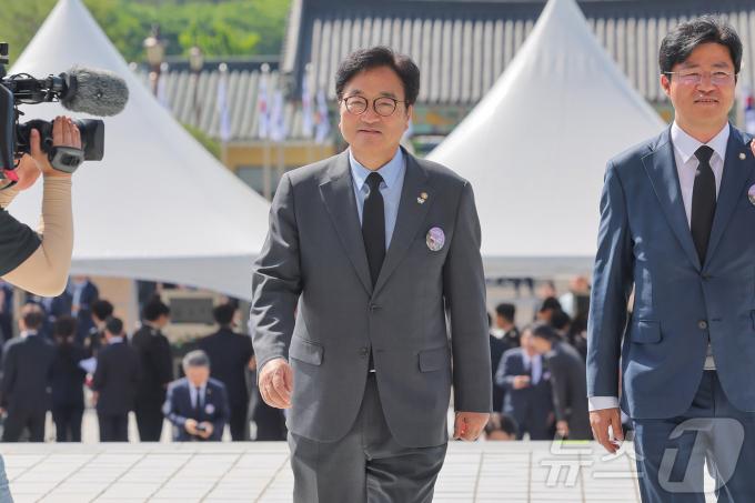 [사진] 5.18 기념식 참석하는 우원식